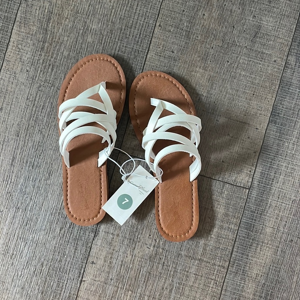 Women’s universal thread white sandals